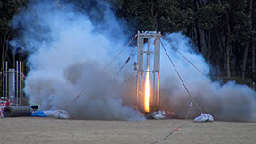 ハイブリッドエンジンの燃焼試験の様子