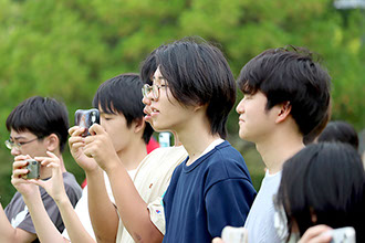 見守る生徒たち